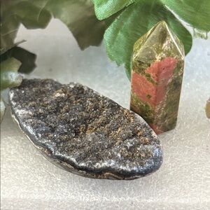 Unakite tower and druzy agate cabochon